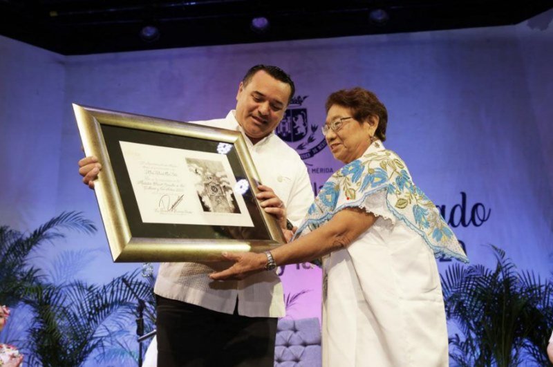 medalla-silvio-zavala