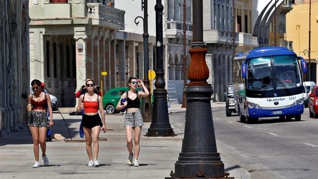 turistas-en-Cuba