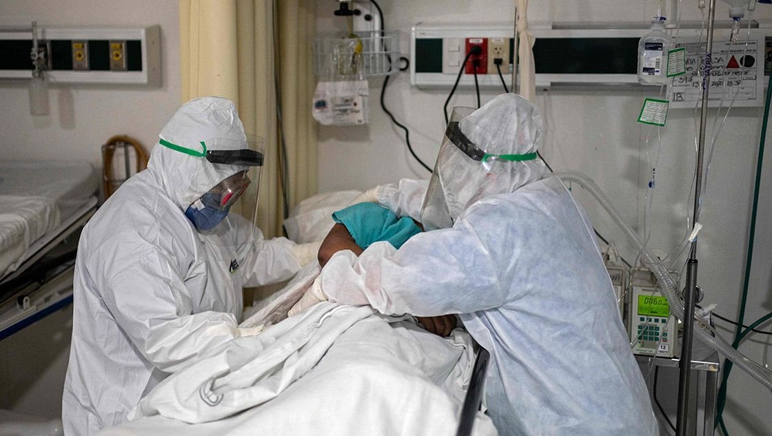 medicos_covid-300.jpg_1093282975