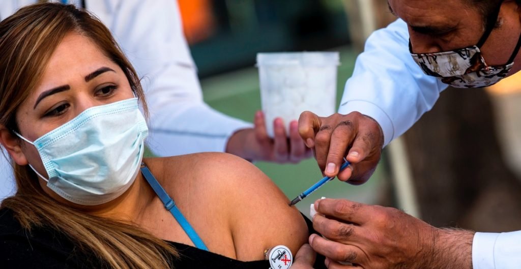 Mexico-cumple-semanas-vacunacion-poco-orden-muchas-quejas-1024x529