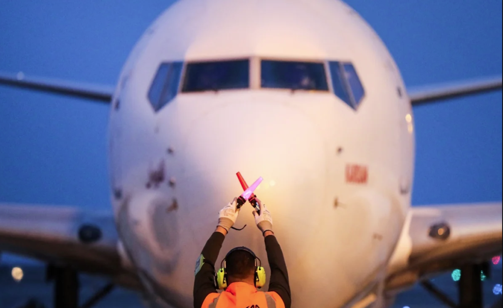 Ante-posible-invasión-de-Rusia-aerolíneas-cancelan-o-desvían-vuelos-a-Ucrania-1024x628