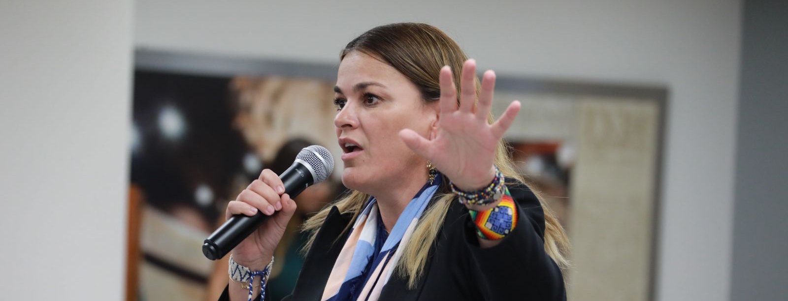 4DC80D4B-FBB5-4165-9B7A-C38B64576E9E